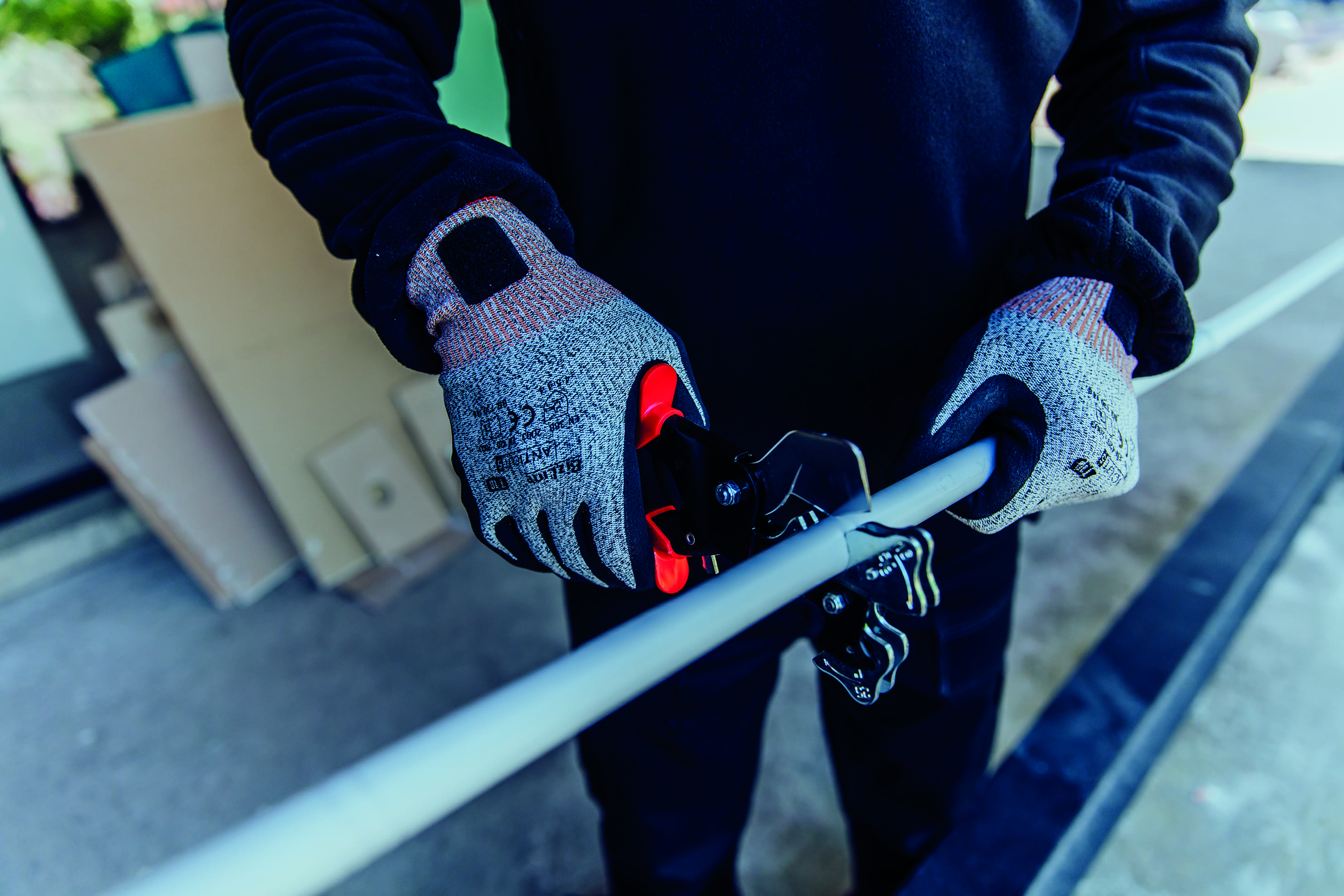 Level 4 anti-cut gloves